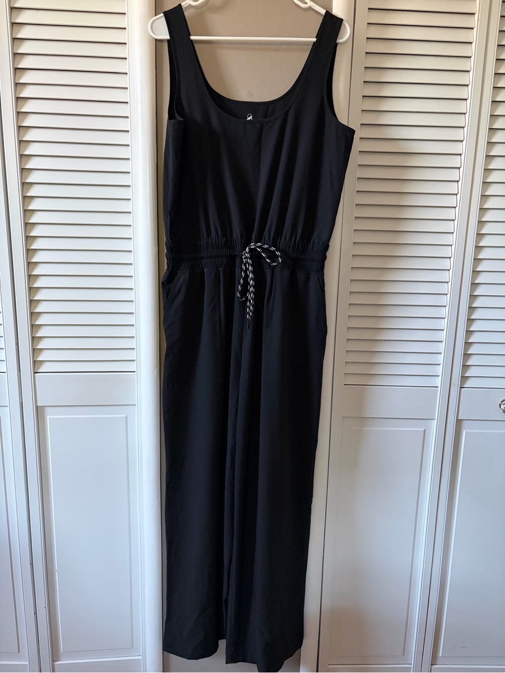Lou & Grey Black Scoop Neck Tank Top